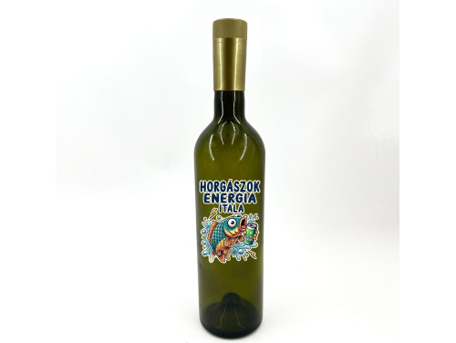 (BUZ191) Horgászok energia itala felirattal - Borosüveg - 750 ml - Zöld Boros Palack - Ajándék Horgásznak