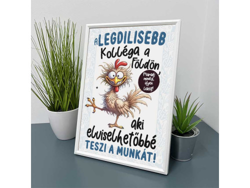 Vicces Kép Kerettel 21×30 cm – A legdilisebb kolléga a Földön, aki elviselhetőbbé teszi a munkát - Vicces Ajándék Kollégának Kép Falra és Asztalra is Helyezhető Kép